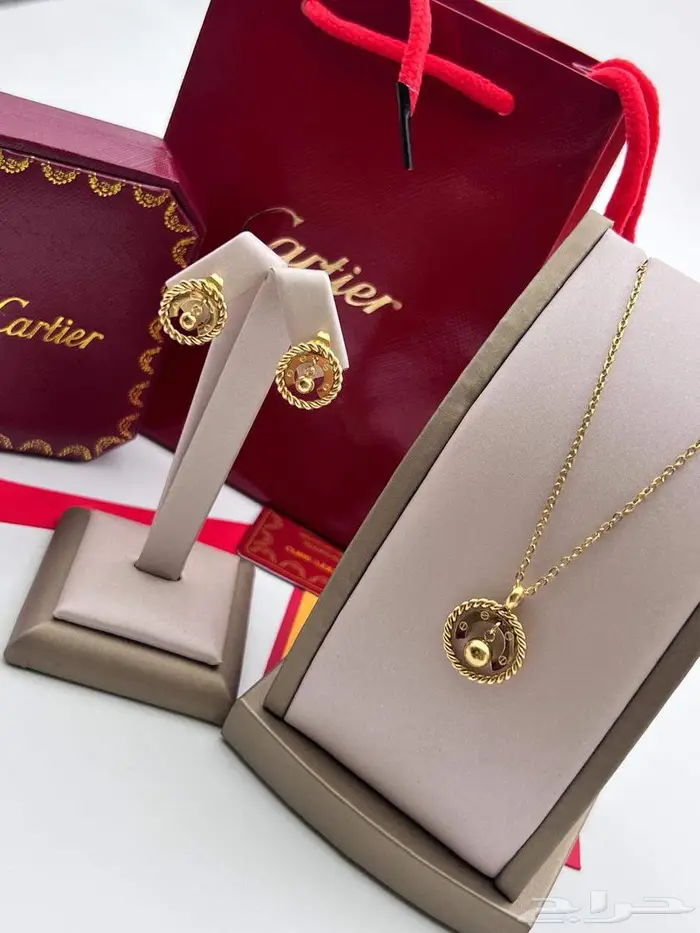 منظركي اروع مع طقم سلسال حلق من كارتييه سلاسل نسائية كرتير 0