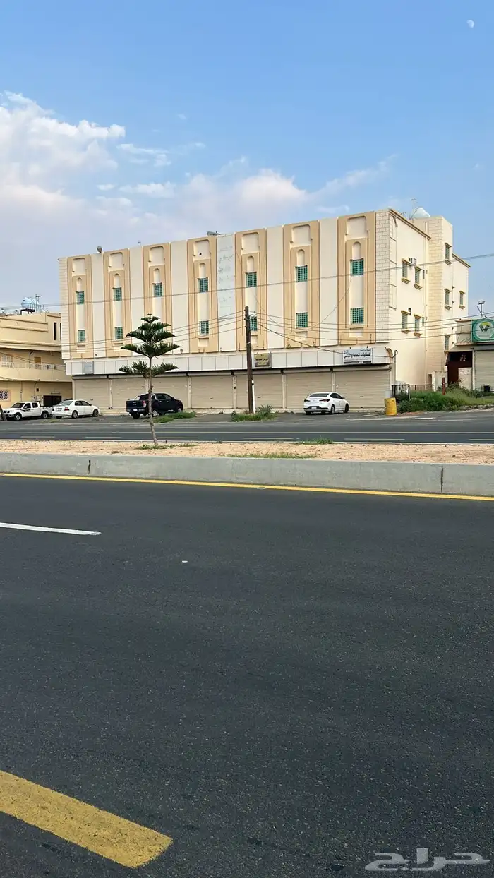 عقار للإيجار شقق او محلات قريب من جامعة الملك خالد بالقرعاء 1