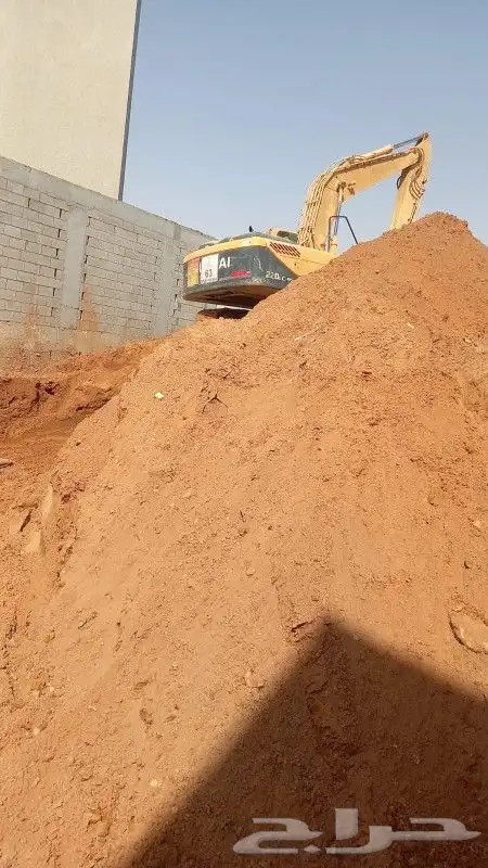 توريد رمل أحمر و حفر وترحيل الدفان 0