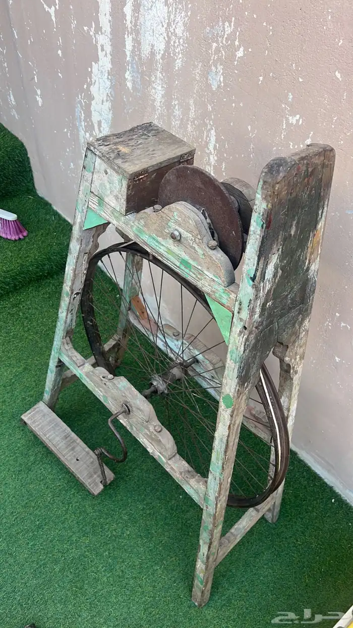 مسن سكاكين قديم 2