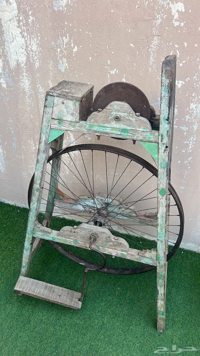 مسن سكاكين قديم 0