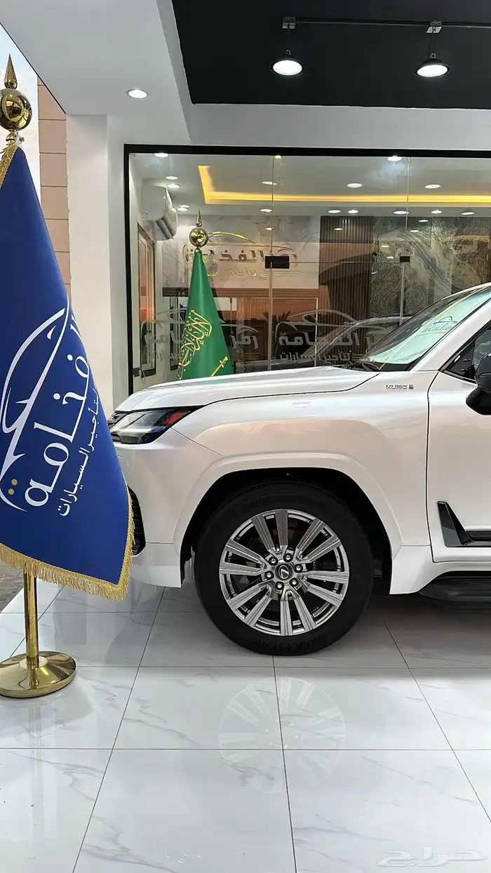 مكتب تاجير سيارات فارهة لكزسVIP 7