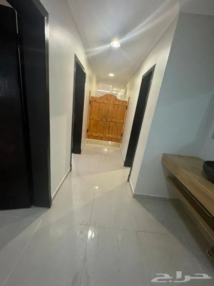 شقة للبيع حى النور ارضية جديدة 5 غرف 10