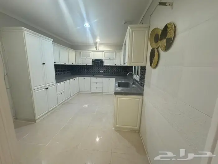 شقة للبيع حى النور ارضية جديدة 5 غرف 2