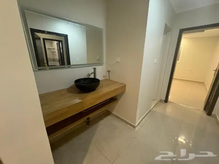 شقة للبيع حى النور ارضية جديدة 5 غرف 6