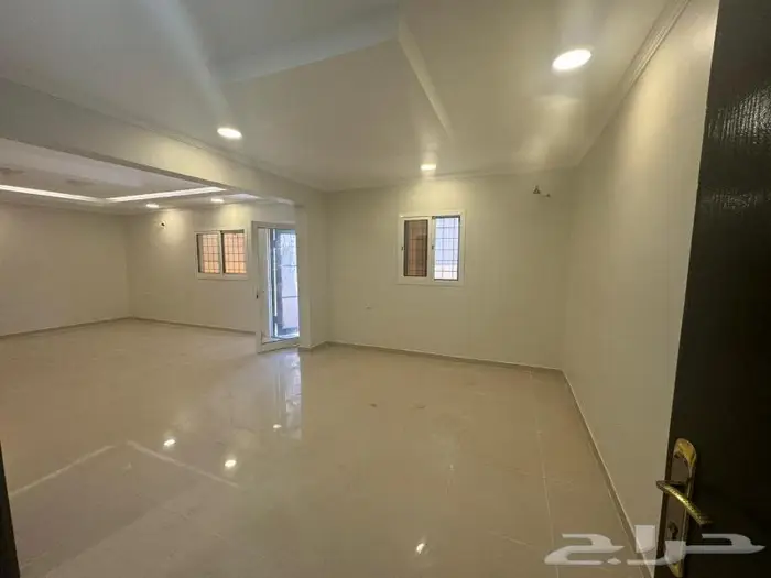 شقة للبيع حى النور ارضية جديدة 5 غرف 8