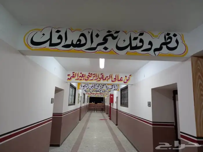 خطاط ورسام جداريات لوحات إعلانية وجهات كلادينج 12