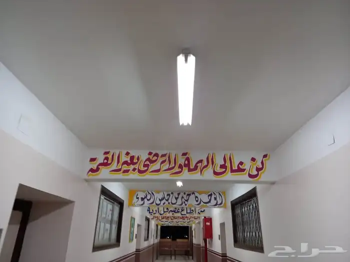 خطاط ورسام جداريات لوحات إعلانية وجهات كلادينج 10