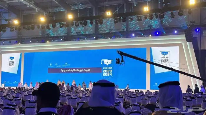 شاشات للايجار 3