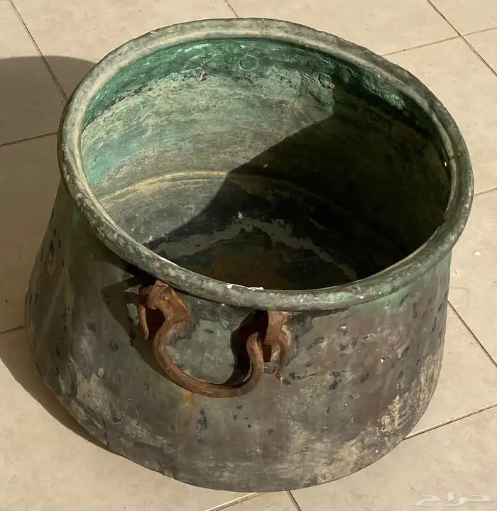 قدر قديم و احواض و اباريق 0