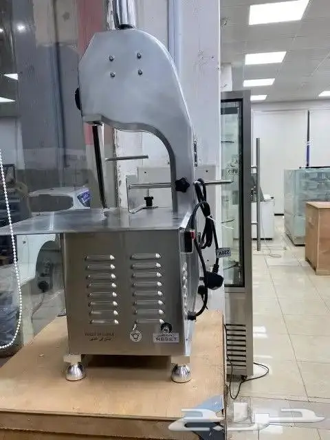 منشار لحم صغير.. 2