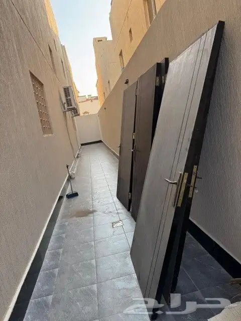 أبواب خشبية بحالة ممتازة 5