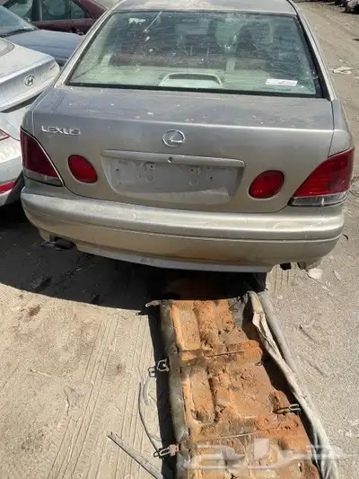 لكزز 300 GS للبيع قطع غيار 2