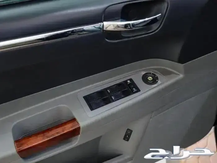 كرايزلر C300 موديل 2005 8