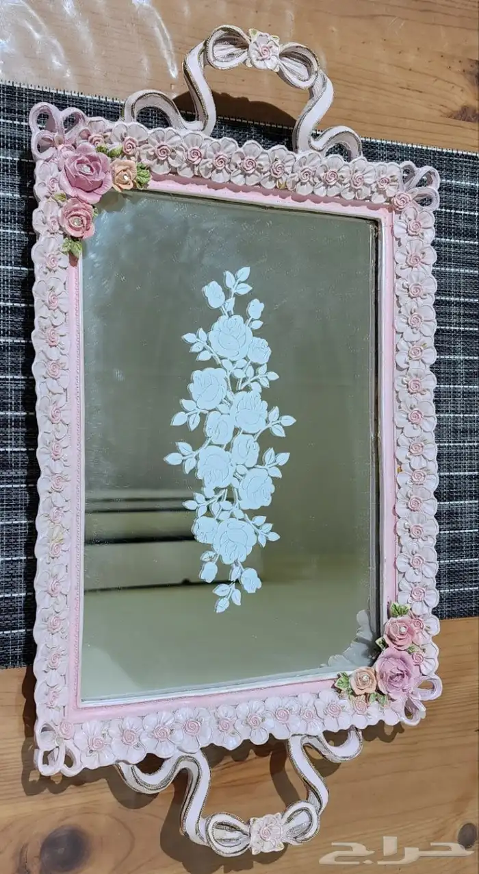 صينية تقديم لون وردي بأرضية مرآة 0