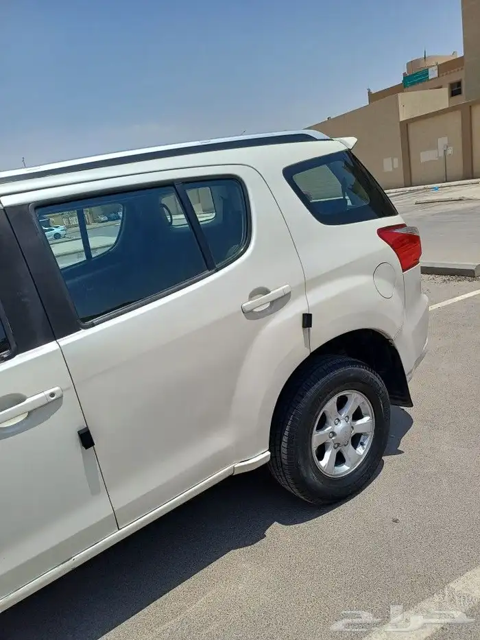 جيب ايسوزوا ديزل ام يو اكس بدون دبل 50 الف 4