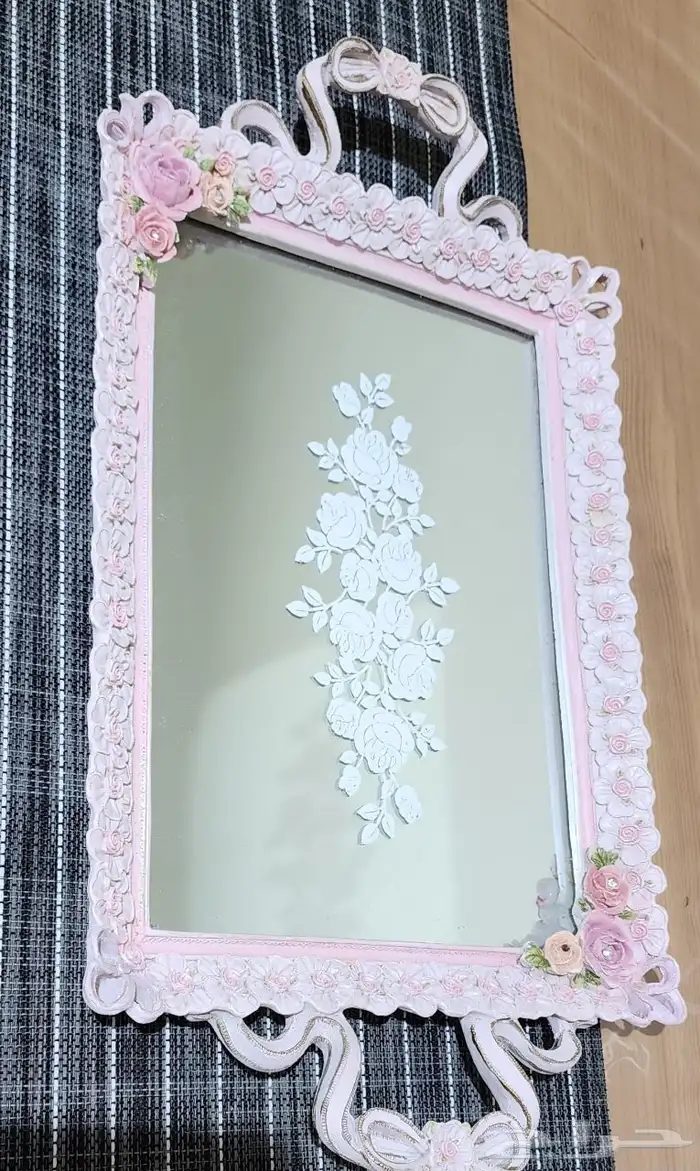 صينية تقديم لون وردي بأرضية مرآة 1