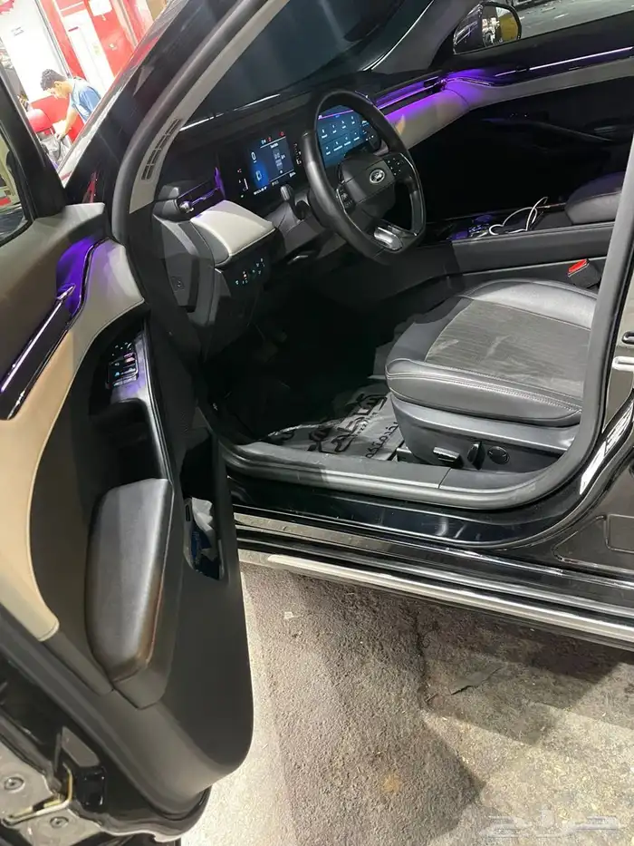 تركيب انوار داخليه آماكن الوكاله على سيارة فورد تورس 2025 5