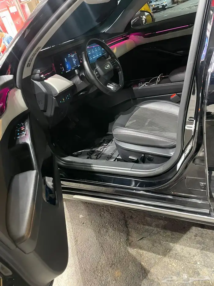 تركيب انوار داخليه آماكن الوكاله على سيارة فورد تورس 2025 2