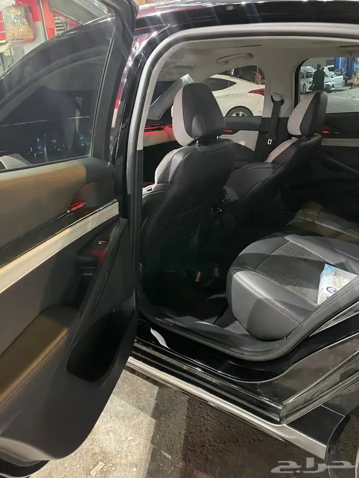 تركيب انوار داخليه آماكن الوكاله على سيارة فورد تورس 2025 7