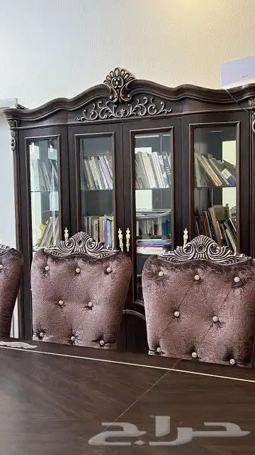 طاولة إجتماعات أو طعام كبيرة مع دولاب وتسريحة 6
