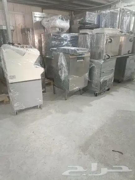 معدات مقهى نظيفه جدا مع ثلاجه عرض 14