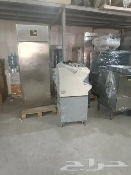 معدات مقهى نظيفه جدا مع ثلاجه عرض 13