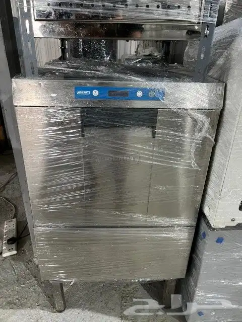 معدات مقهى نظيفه جدا مع ثلاجه عرض 3