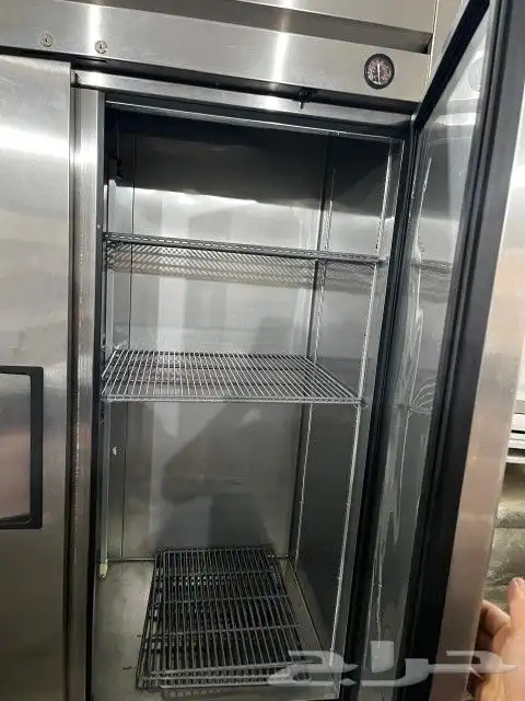 معدات مقهى نظيفه جدا مع ثلاجه عرض 4
