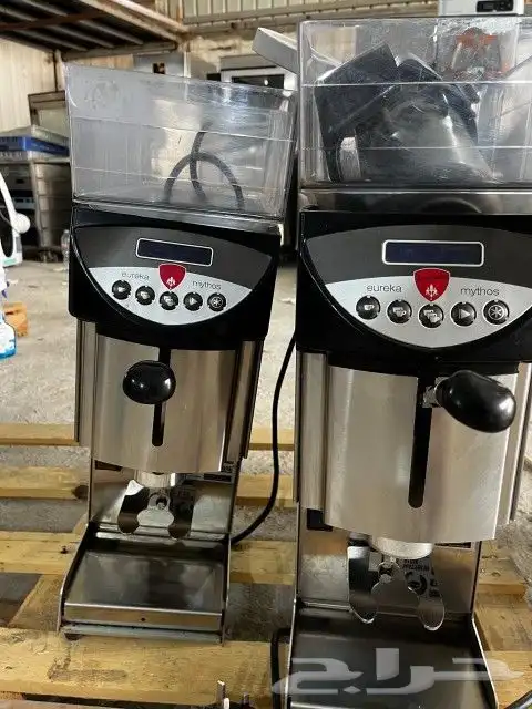 معدات مقهى نظيفه جدا مع ثلاجه عرض 9