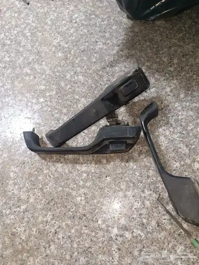 قطع غيار جيب شيروكي 2