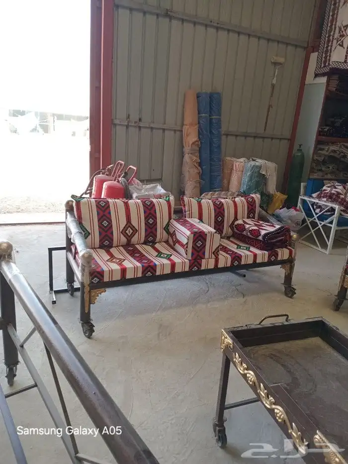 طاولات وكراسي 12