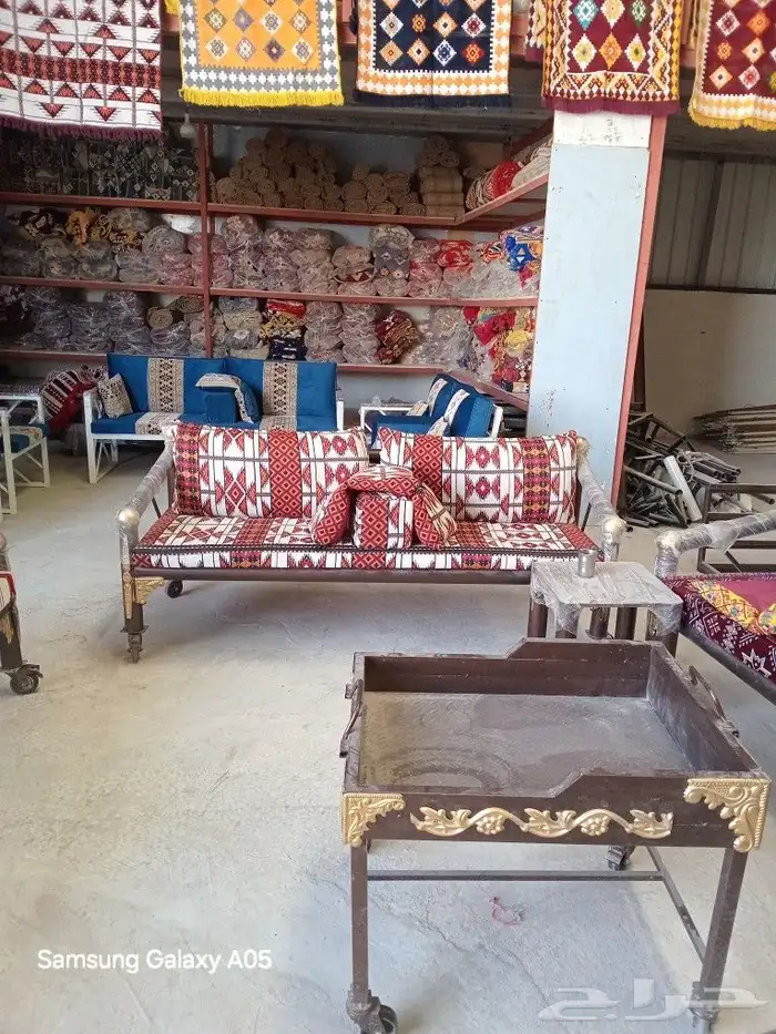 طاولات وكراسي 13