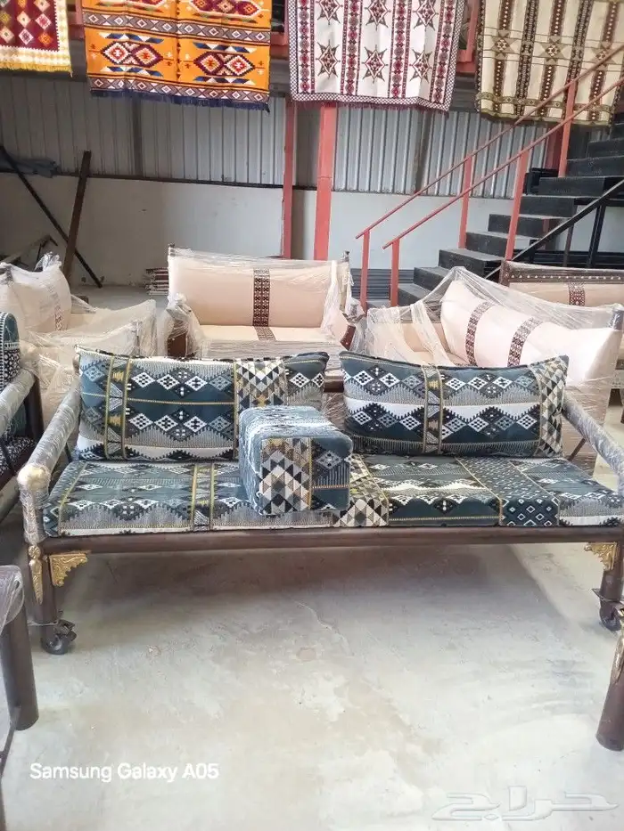 طاولات وكراسي 7