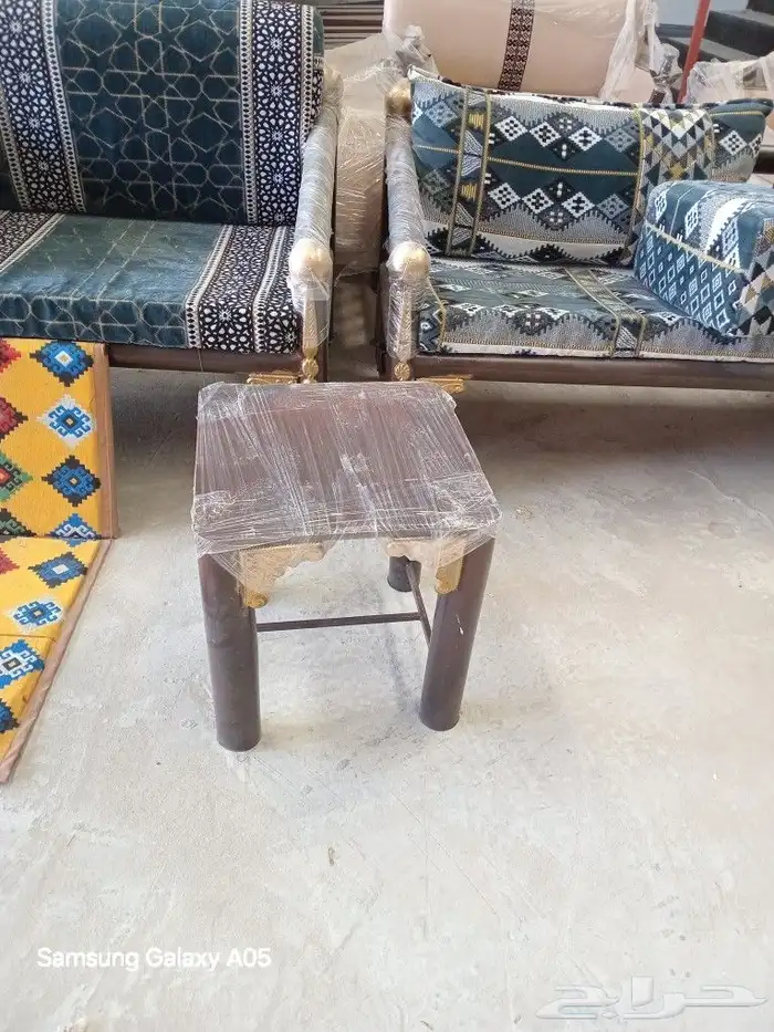 طاولات وكراسي 8