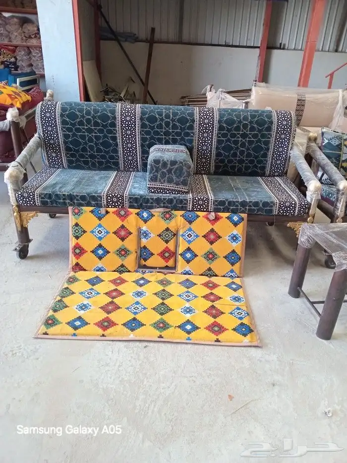 طاولات وكراسي 9