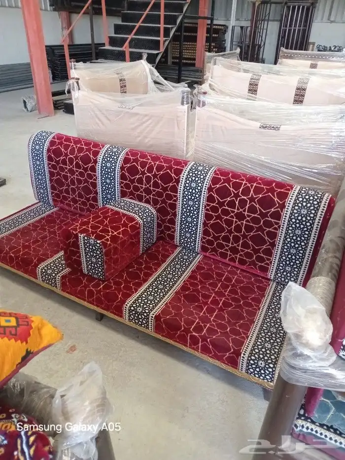 طاولات وكراسي 3