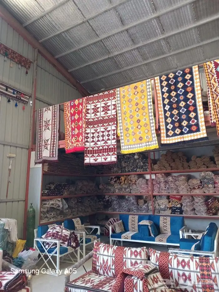 طاولات وكراسي 11