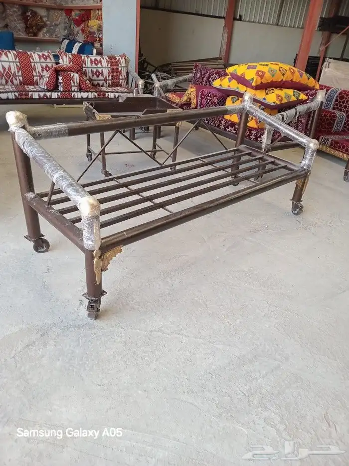 طاولات وكراسي 10