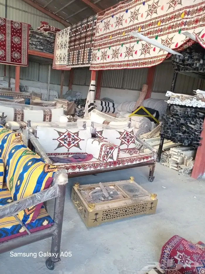 طاولات وكراسي 1