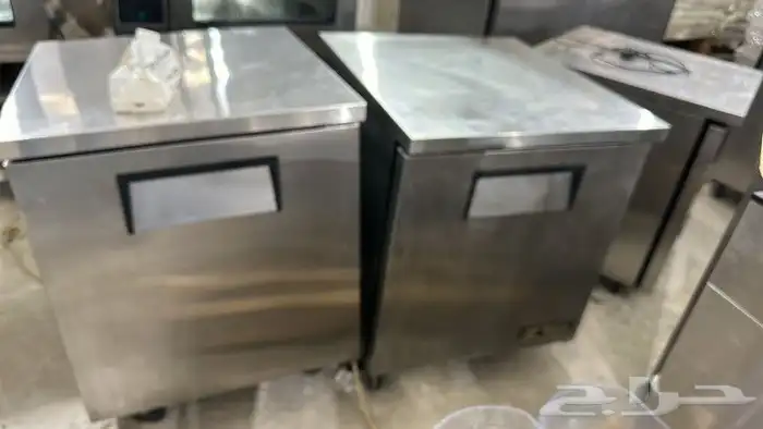معدات مقهى نظيفه جدا مع ثلاجه عرض 1