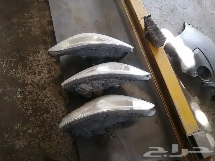 شمعات رينو دورنجو بحالة جيدة زجاج الشمعات و القالب سليم 1