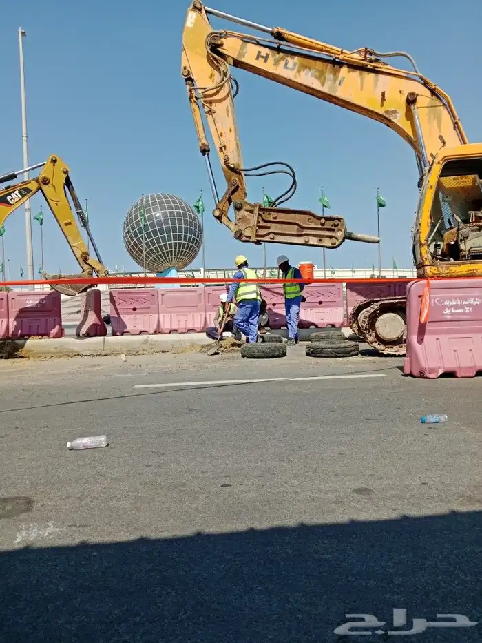 بوكلين للايجار حفر اراضي 1