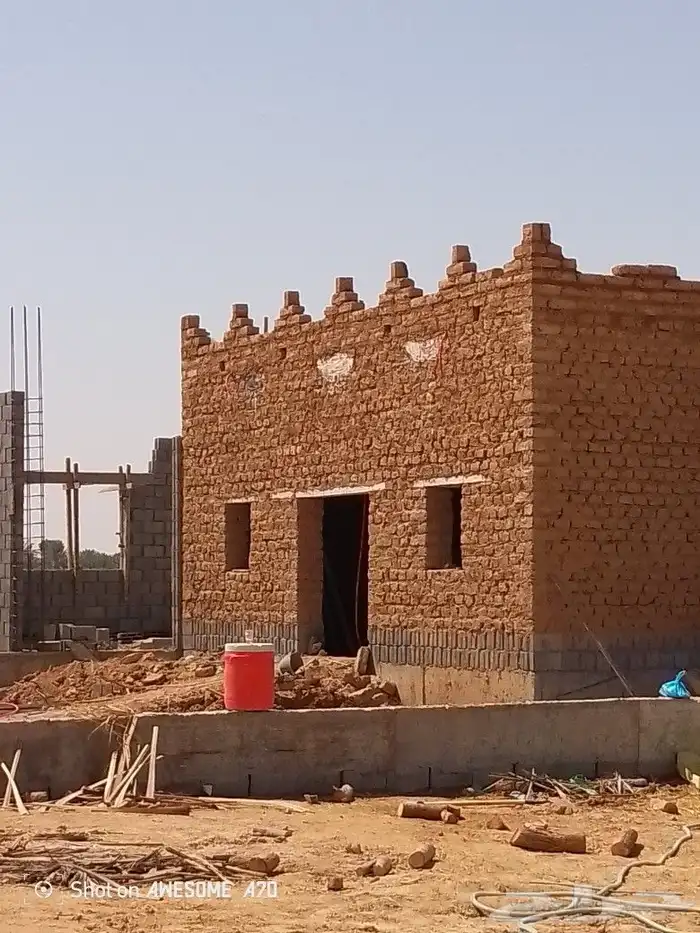 مباني تراث حجر وطين وسقواف وترميمت البيوت القديمه وتليوست لل 5