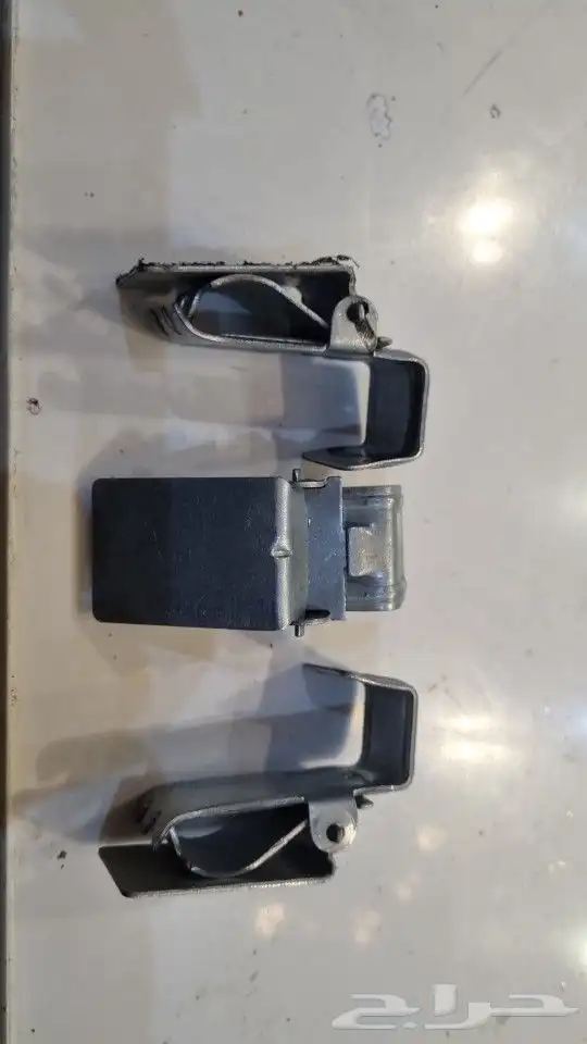 مشابك لعرض السجاد 0