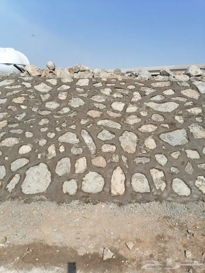 بنأ جدرانات بالحجر الكبير بالبكلين والشيول وعمل الربراب 3