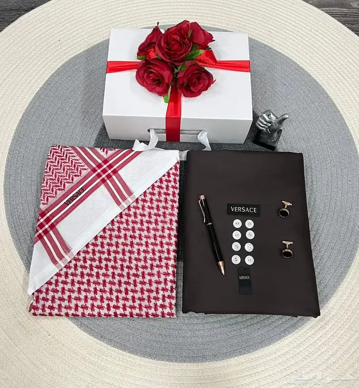 طقم رجالي قماش وشماغ ماركه 2