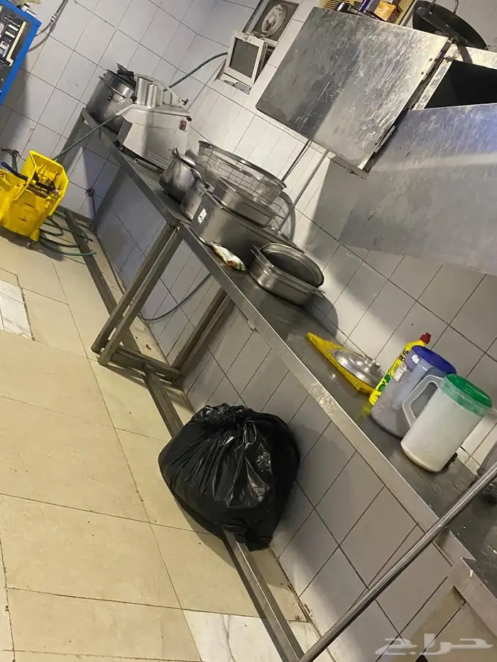 أدوات مطعم نضيفه للبيع 2