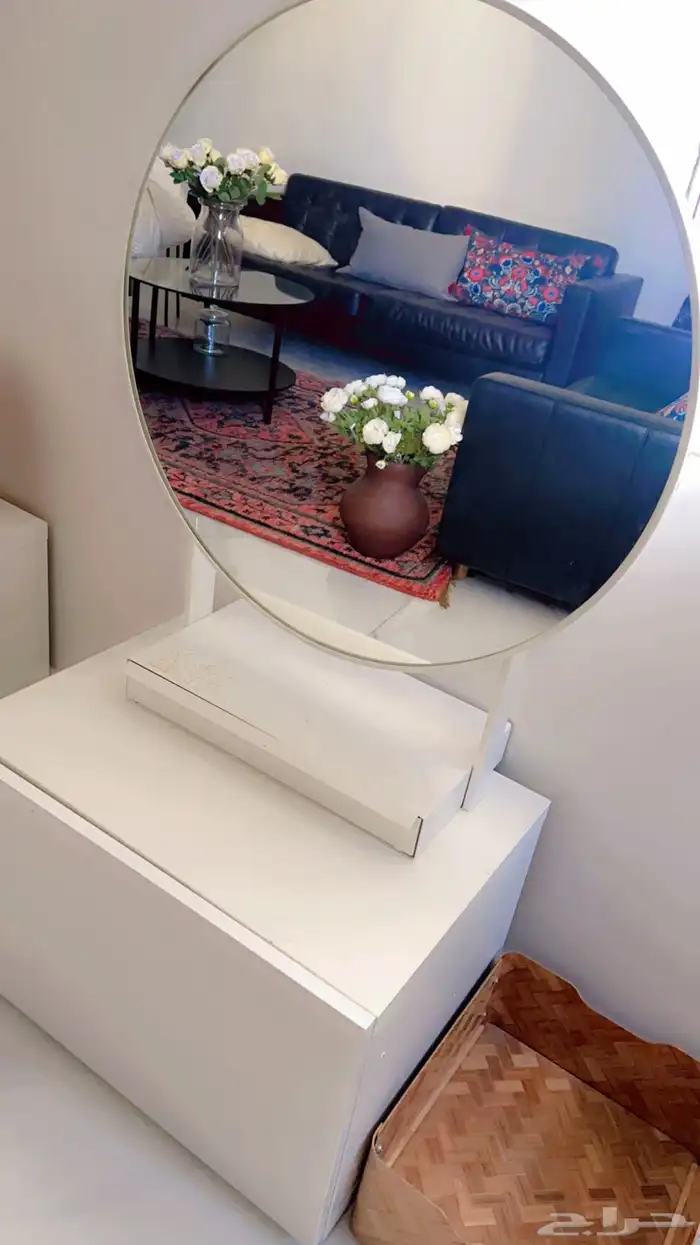 مرايه دائريه مع درج من ايكيا. جديده 0