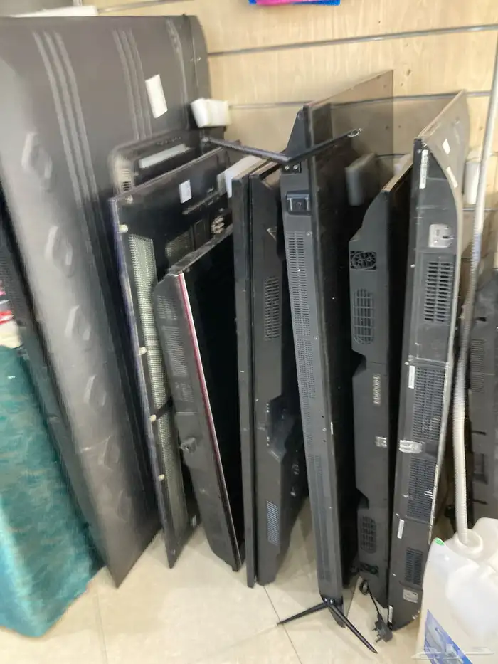 صيانة الشاشات ويوجد خدمة استلام وتوصيل بعد الإصلاح 1